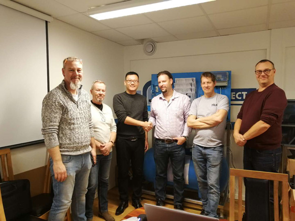 美控和客戶合影 美控和客戶合影